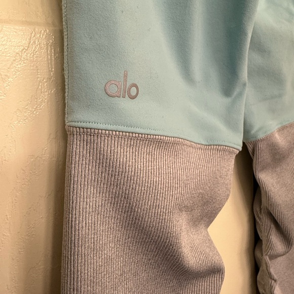 ALO Yoga Style High Waist Leggings - Picture 3 of 4